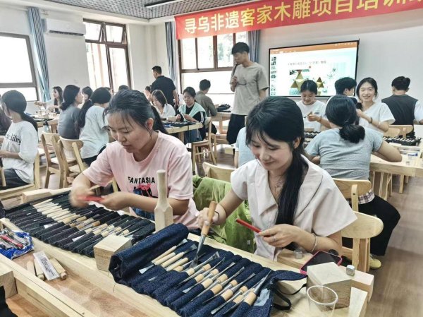 启恒配资 深寻携手共建非遗工坊，赋能乡村振兴新图景